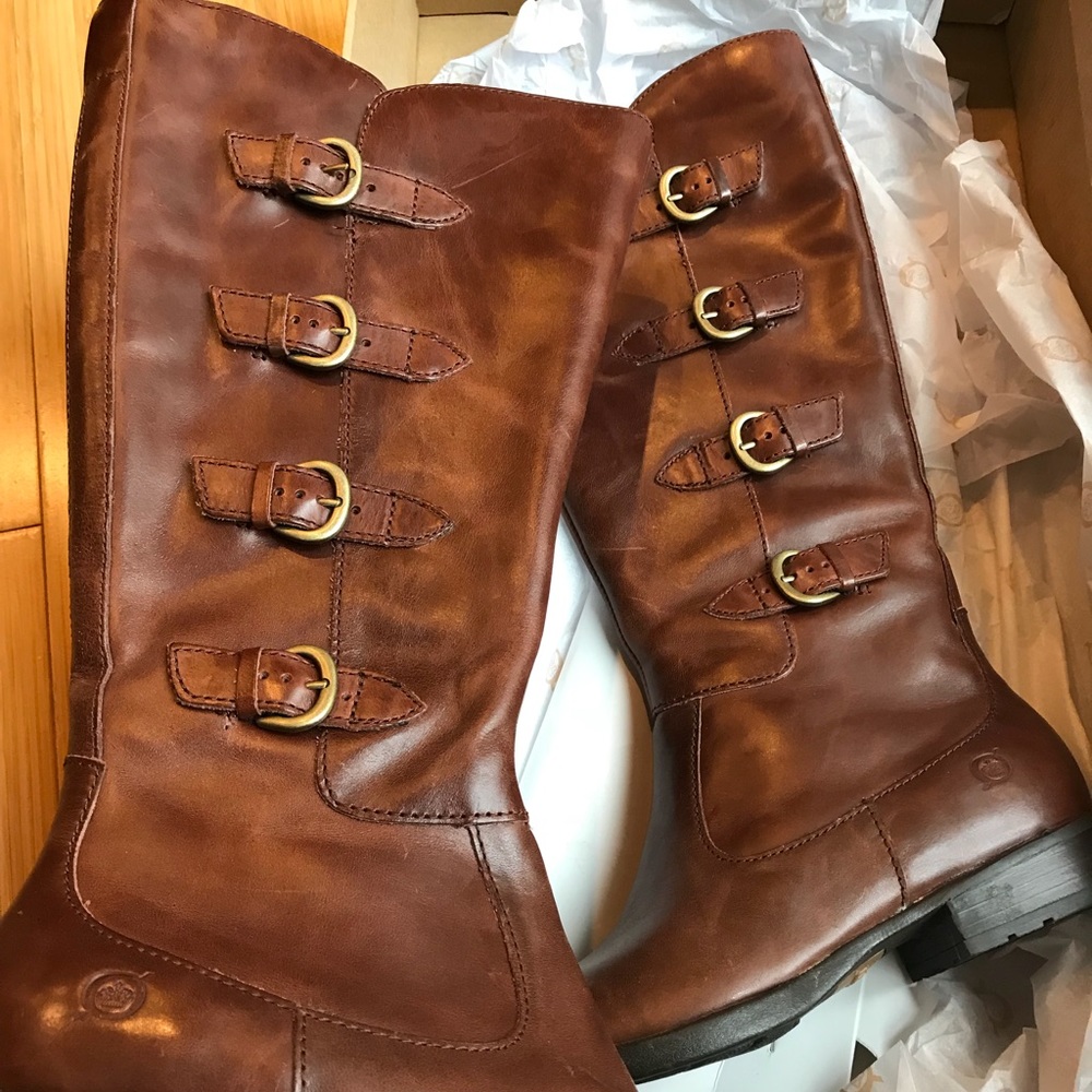 Tan boots by Born NWT